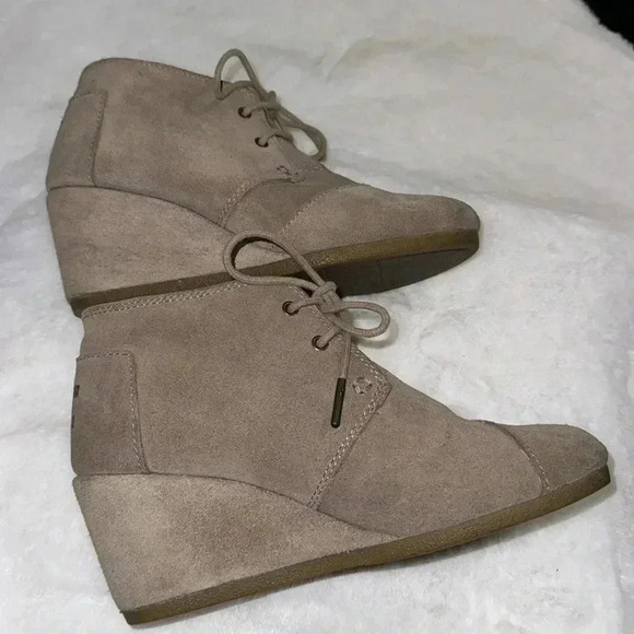 TOMS Desert Wedge Taupe Tan Bootie Boots Size 7 Preppy Fall Winter Preppy Casual - Picture 5 of 13